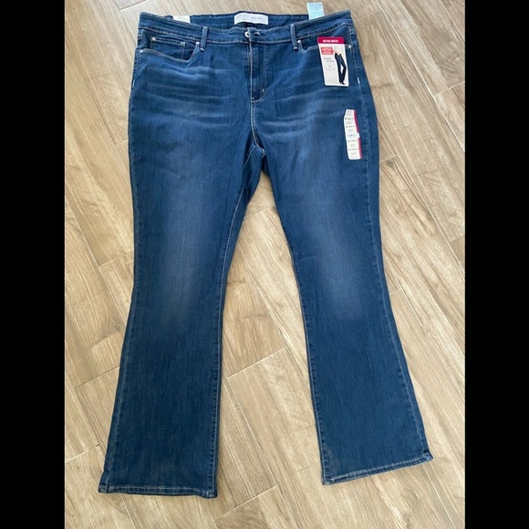 Signature by Levi Strauss Denim - Levi Strauss signature women’s jeans